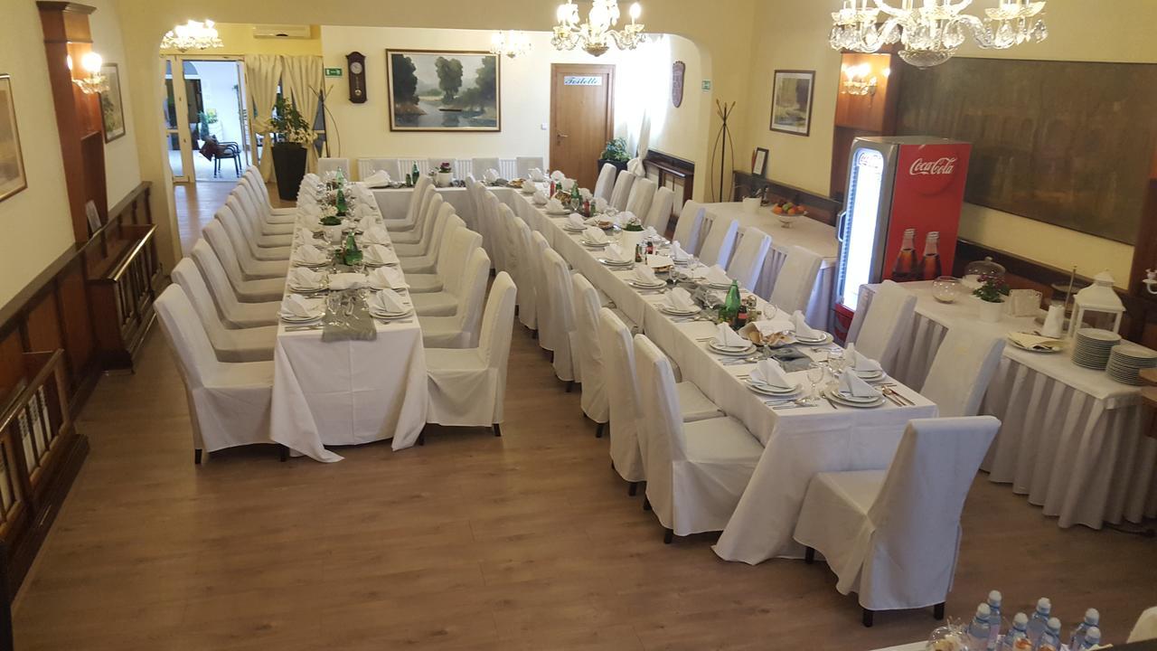 Hotel Admiral Вінковці Екстер'єр фото