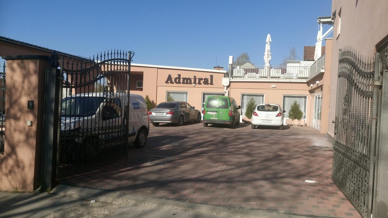 Hotel Admiral Вінковці Екстер'єр фото