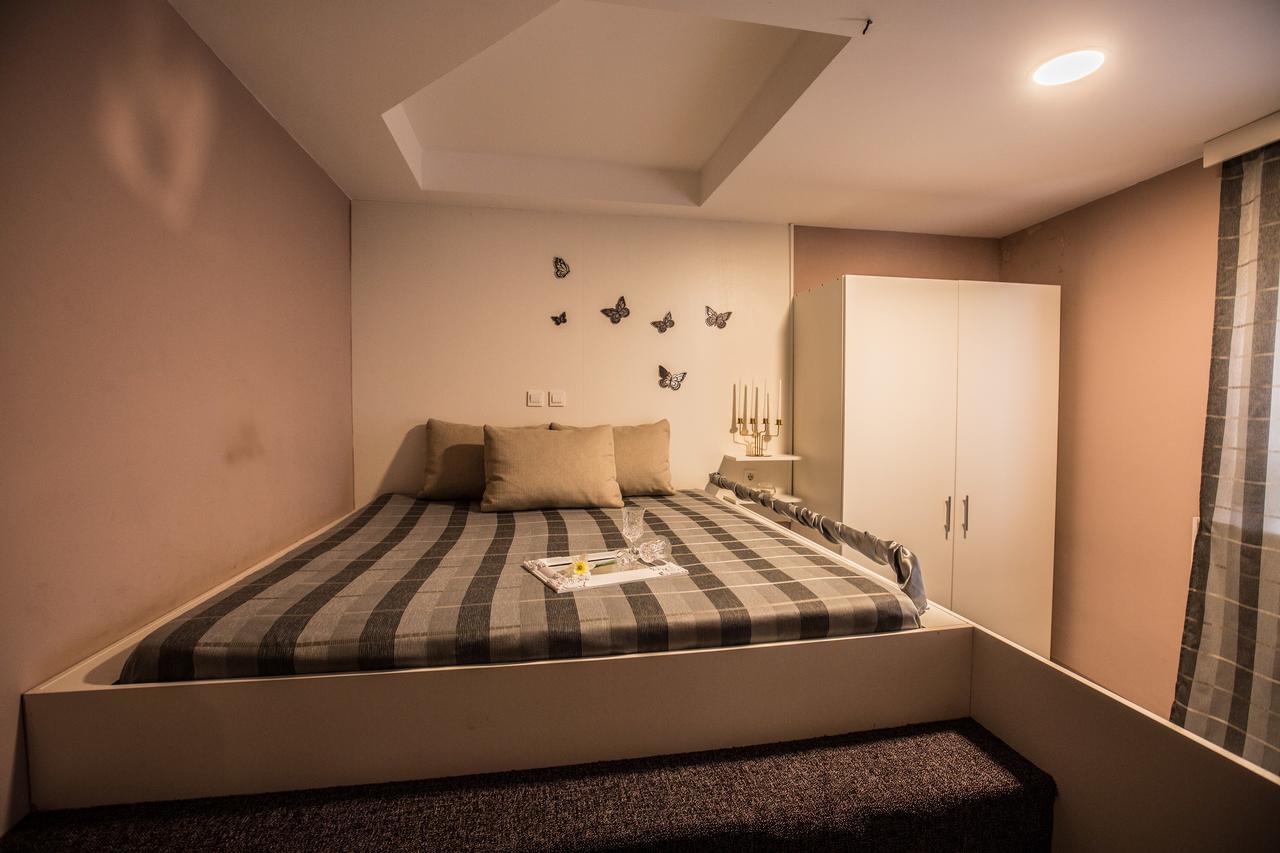 Hotel Admiral Вінковці Екстер'єр фото