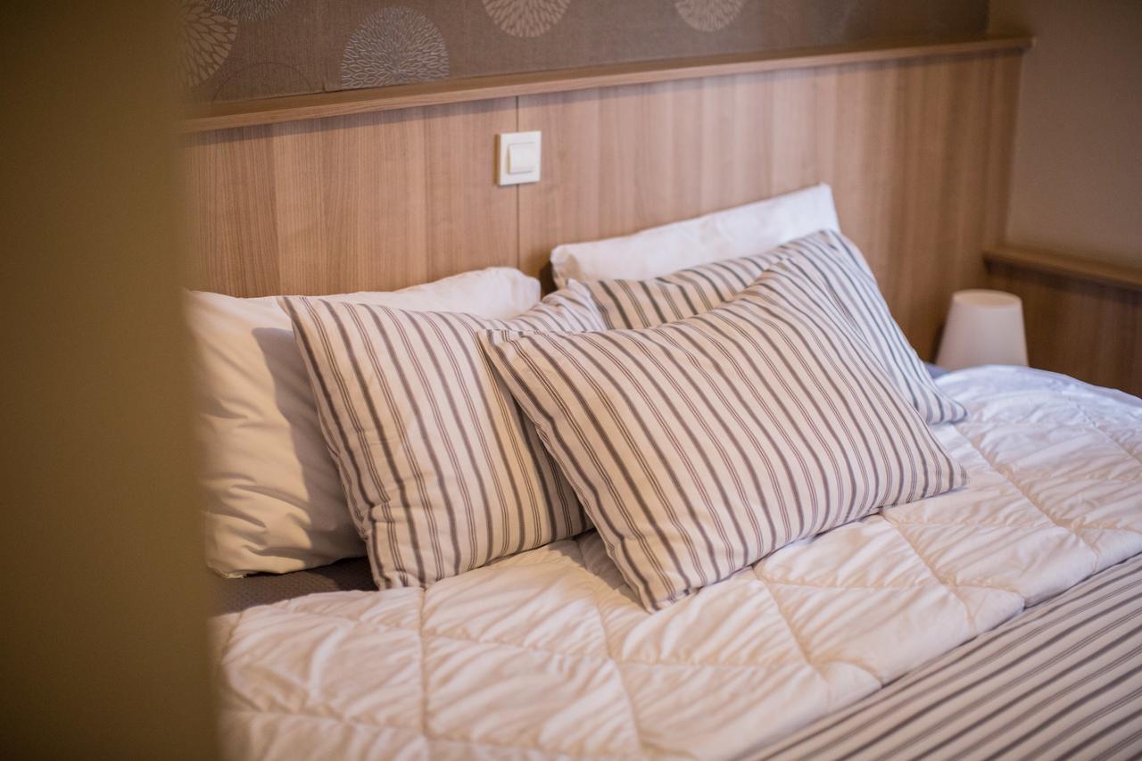Hotel Admiral Вінковці Екстер'єр фото